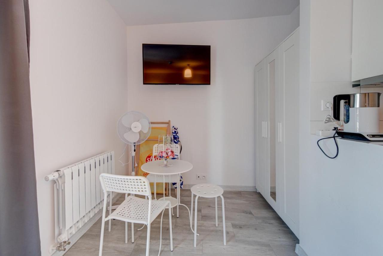 Pod Winogronem - Apartamenty Z Basenem I Wyzywieniem Pobierowo Exterior photo