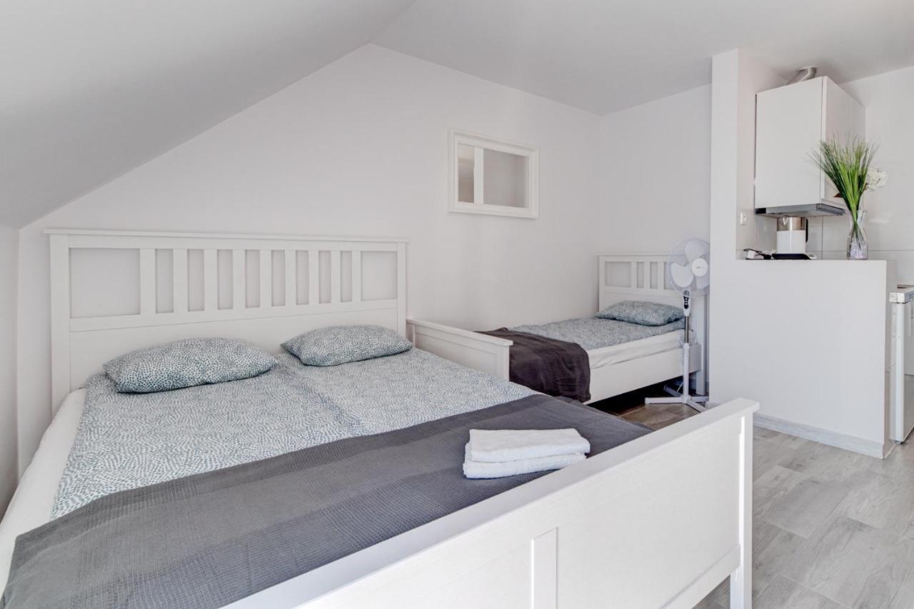 Pod Winogronem - Apartamenty Z Basenem I Wyzywieniem Pobierowo Exterior photo