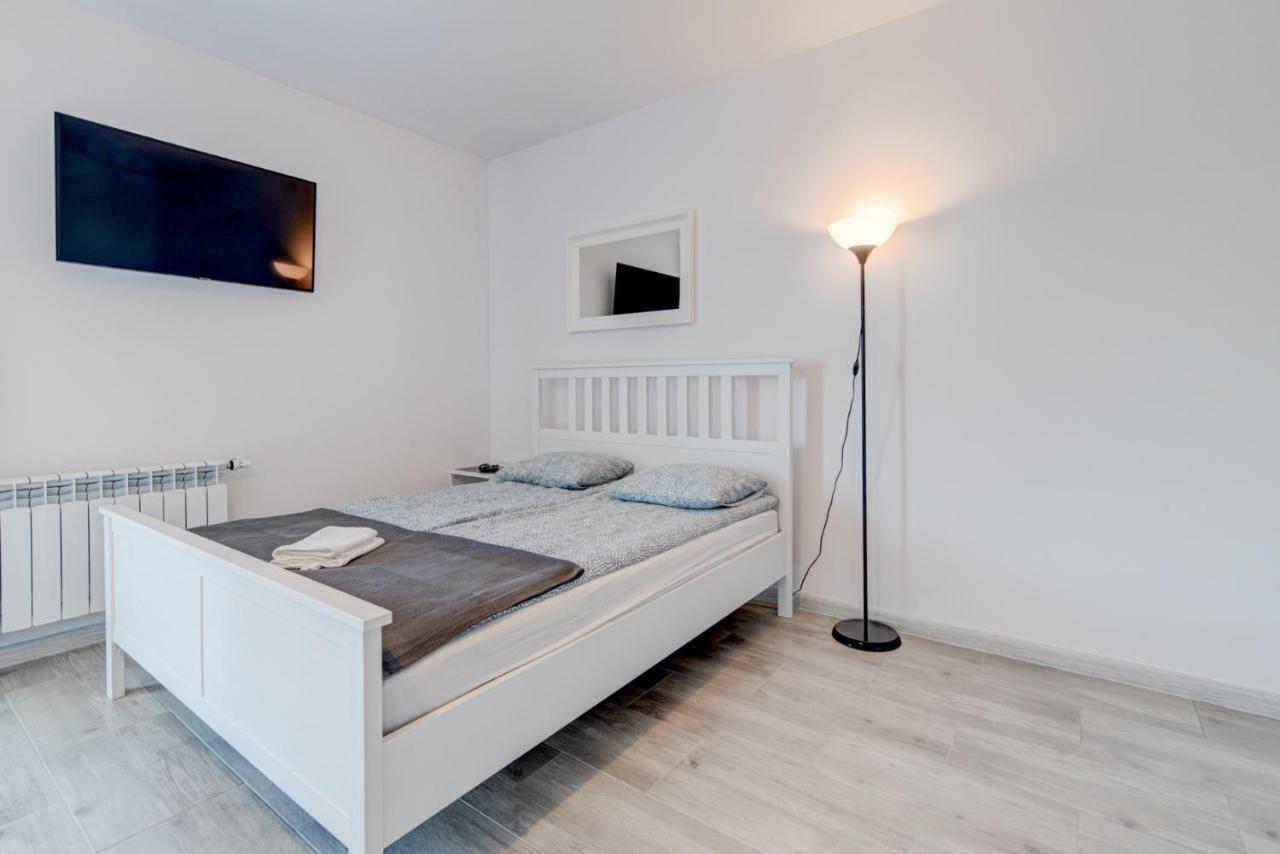 Pod Winogronem - Apartamenty Z Basenem I Wyzywieniem Pobierowo Exterior photo