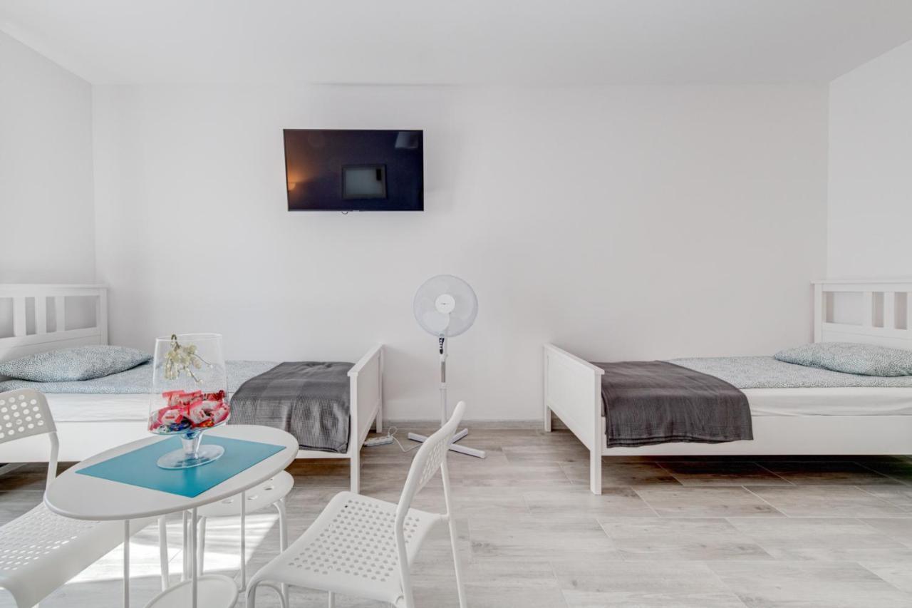 Pod Winogronem - Apartamenty Z Basenem I Wyzywieniem Pobierowo Exterior photo
